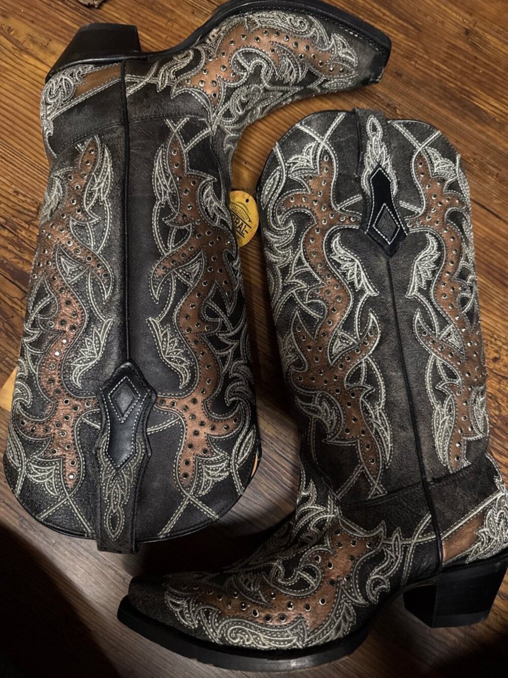 Corral Women's Leather Western Cowboy Boots Embroidered Studded 7M New with Tag